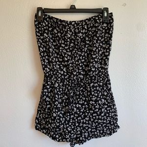 Forever 21 black and white flowered romper small